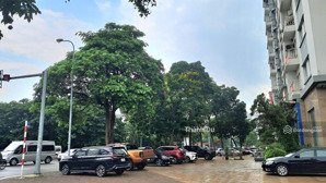 cho thuê toà nhà văn phòng,trung tâm, showroom phố chu huy mân - long biên mặt tiền, vỉa hè rộng