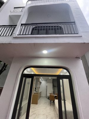bán nhà 55,3m2 giá 3tỷ3x gần chợ, ubnd, trường thiết kế hiện đại có trước và hông nhà rộng thoáng