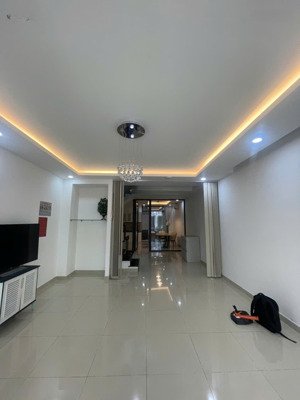 cho thuê nhà phố nguyên căn giá rẻ q7 p.tân hưng nhà có nội thất có tm giá: 45tr lh: 