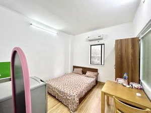 phòng có đủ nội thất - bảo vệ an ninh - thang máy di chuyển - chuẩn pccc - cửa sổ thoáng