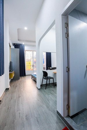 căn hộ ban công - mặt tiền ngay cầu nguyễn văn cừ - khu đại học tp. hcm