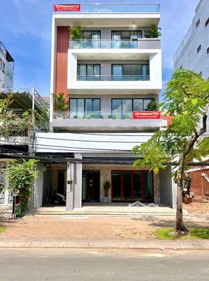 văn phòng đẹp đồng đen, ngay chợ sỉ tân bình. giá 36triệu/150m2. lh:0362700459
