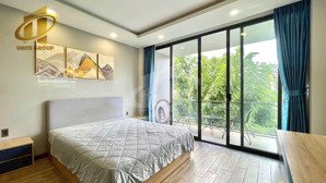 phòng mới 30 m2 ban công full nội thất ngay nguyễn hữu cảnh lh trung : 