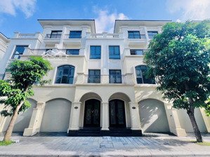 có gara ô tô điểm nhấn của 1 ngôi nhà