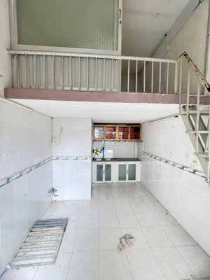 bán nhà nhỏ 680 triệu, đúc lửng, bao sữa đẹp đường 4m, gần ủy ban phường tân thới hiệp quận 12