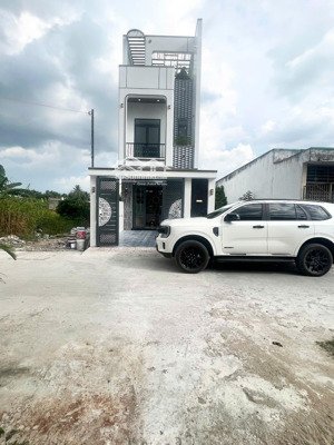 nhà 3 tầng gần chợ đệm tặng full nội thất