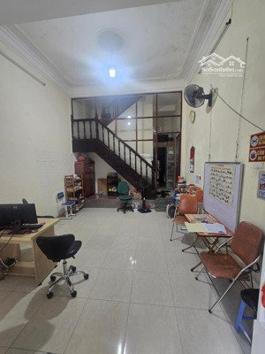 chính chủ bán nhà xuân thủy - cầu giấy. dt 60m2, 4 tầng. mặt tiền 4.5m. giá 18 tỷ còn thương lượng