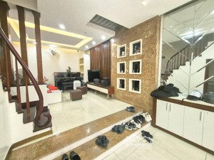 lh 
ô tô vào nhà - ô chờ thang máy - ngõ vip - đường trải nhựa - kinh doanh