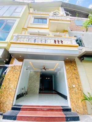 đẹp nhất trung tâm quận hoàng mai - phân lô - thang máy- ô tô - 2 thoáng- vừa ở vừa kinh doanh văn