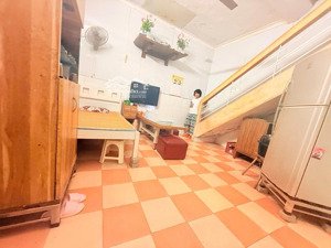 bán nhà mặt ngõ thuỵ khuê cách mặt phố thuỵ khuê vài bước chân .. ra hô tây hóng mát