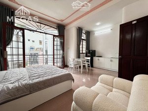 cho thuê chdv studio new 100% bao hết phí chỉ tính điện tại trung tâm phú nhuận
