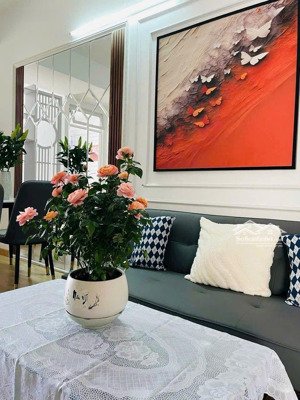 chủ cần tiền gấp bán căn hộ ct1 vĩnh điềm trung,2 phòng ngủ,giá 1 tỷ 825 triệu ,sổ đỏ ,view sát hồ