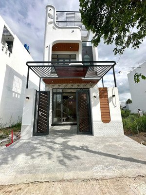 bán nhà mặt tiền đường trần đại nghĩa, bình chánh diện tích 105m2 giá còn thương lượng