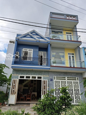 bán nhà khu dân cư xuyên á, xã mỹ hạnh nam. 1 trệt 1 lầu nhà có sổ riêng. giá 2 tỷ. lh: 