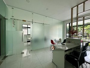 tầng trệt 7x20m ngăn 3 phòng ở vạn phúc, có thang máy máy lạnh, hầm xe, lối đi riêng. giá 19tr (tl)