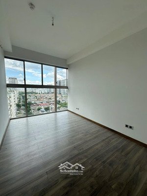 bán căn hộ midtown 2pn phú mỹ hưng, view biệt thự, có ô xe, sổ hồng chỉ 8,5 tỷ. lh lan 
