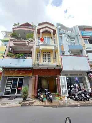 cho thuê nhà nguyên căn mặt tiền đường hoa lan ( khu phan xích long)