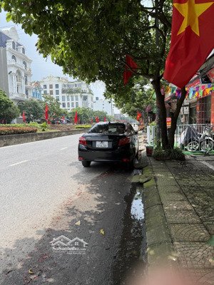 bán nhà 4 tầng đường đôi nguyễn văn cư - phù khê - tp . từ sơn dt: 120 m2