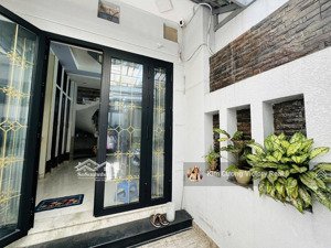 chỉ 5.5 tỷ - có ngay nhà đẹp 3 lầu hxh thông nguyễn hồng đào, bàu cát - dt 37m2 - cực hiếm