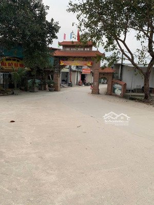 nhà có 3 tầng chủ không có người ở bán gấp! nhỉnh 3 tỷ, gần cầu thăng long 