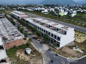 nhà phố shophouse ngay trung tâm tây nha trang