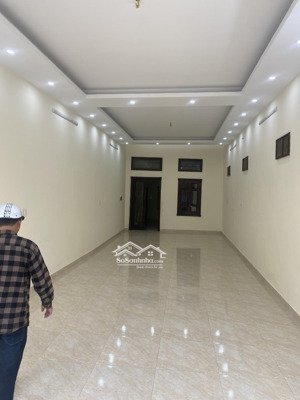 cần cho thuê nhà phố tân khai dt 100m x2 tầng.thông sàn