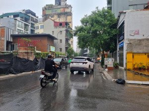 bán gấp nhà mặt phố tô ngọc vân, 100m2, mặt tiền 10m nở hậu rất đẹp.
