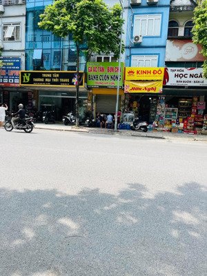 bán nhà mặt phố trần quốc hoàn, cầu giấy tầm tiền cực hiếm, vỉa hè rộng. ở, kinh doanh 20m2. 4 tầng