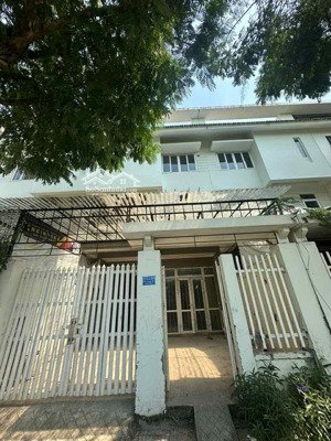 em cần bán gấp căn nv 102m2 mặt tiền 6m giá tốt nhất khu d geleximco,bán giá chỉ 18.x tỷ