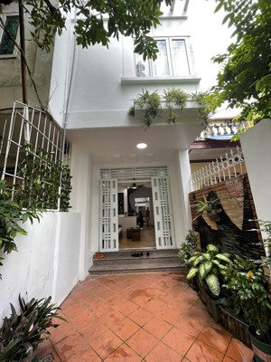 cho thuê nhà riêng tại phố nguyễn văn cừ - long biên, ngay ngã tư hồng tiến