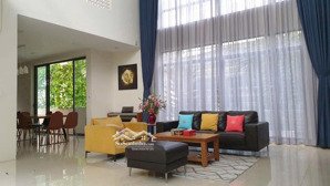 cần bán căn nhà biệt thự 360m2 thuộc kdc sadeco phước kiển a. giá 31.5 tỷ. sổ hồng riêng.