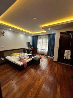 nhà phân lô liền kề 90 nguyễn tuân, dt 70mx 5 tầng, mặt tiền 6m, ô tô đỗ cửa làm văn phòng, ở