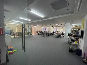 mặt phố tuệ tĩnh 120m2, mặt tiền 4.2m, giá thuê 40 triệu/tháng. l/h: 