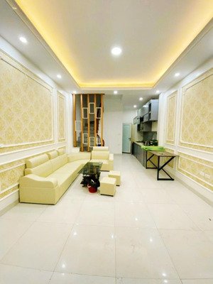 bán nhà 5 tầng tại yên lộ, 5,35 tỷ, 33m2, 3pn, 4wc, nhà rất gần ô tô đỗ tránh.