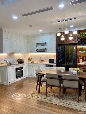 chính chủ cho thuê gấp căn hộ 3 ngủ rộng nhất 132m2, tầng trung đẹp vào ở ngay nt cơ bản 23tr/th