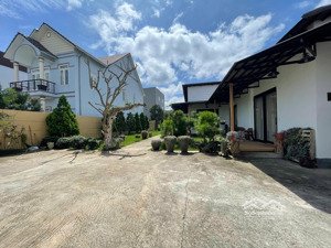 bán biệt thự sân vườn ngay trung tâm xã đức trọng vị trí đẹp, kết nối giao thông thuận tiện