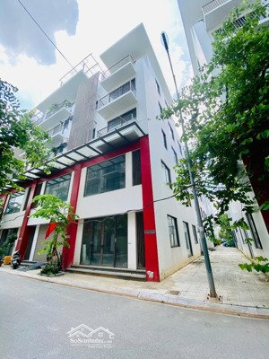 chính chủ cho thuê căn xẻ khe 100m2- 3 mặt sáng- sân vườn- lý tưởng để kinh doanh. giá 12tr/ tháng