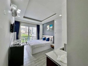 cho thuê căn studio cửa sổ lớn - full nt - mặt tiền nguyễn cư trinh cách bùi viện chỉ 400m