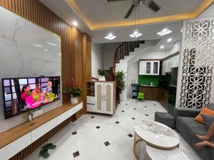 chủ cần bán gấp nhà mặt ngõ đường 70 xuân phương 31m2x4t full nội thất cách bãi gửi xe ô tô 50m