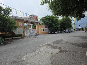 bán nhà phố gia quất,52m_mt4.5m,trước nhà 8m,vỉa hè,3 ô tô tránh,chỉ 11.4 tỷ