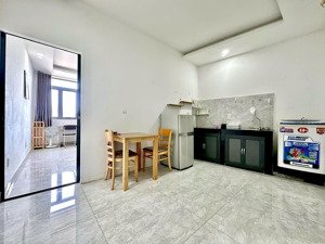 cực hiếm - căn hộ 1 phòng ngủ tách bếp - balcon - 40m2 - bảo vệ - thang máy ngay ngã tư phú nhuận