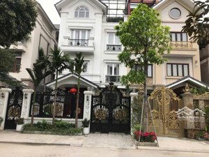 cho thuê biệt thự nguyễn cơ thạch -mỹ đình,dt 120m2,xây 4 tầng ,mt 7m, mỗi tầng chia 2p giá 33tr