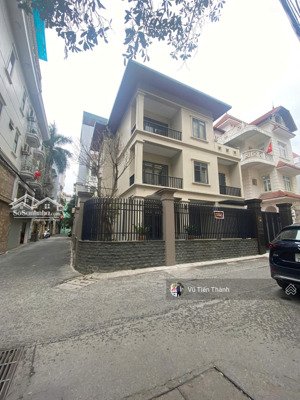 cho thuê bt trần quốc hoàn - cầu giấy, 200m2 đất, xd:120m2 x 3 tầng, mt:15m. nhà mới 100%, full đồ.