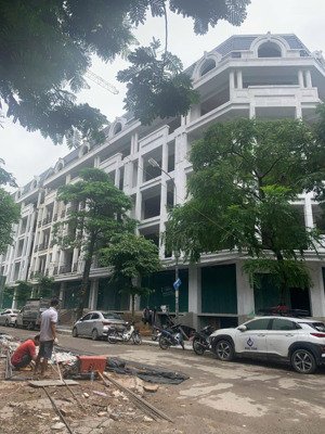 cho thuê shophouse phố trần thái tông các căn liền nhau, diện tích 1 căn 140m2 x 6 tầng, mt 7m
