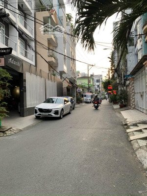 nhà bán hxh điên biên phủ, p1 q3 ngay ủy ban, dt 6.5*16m, 3 lầu, giá 16 tỷ tl. lh hạnh 