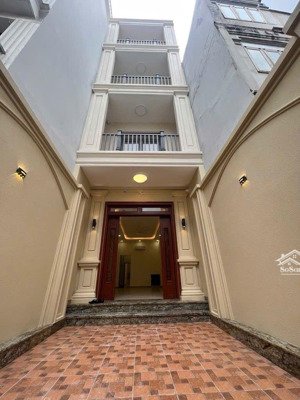 nhà đẹp hẻm rộng 4 tầng btct. 92m2 ngang gần 4. giá bán 17,8 tỷ - võ văn kiệt, trung tâm quận 1.