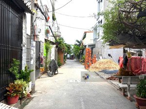 bán nhà 1 sẹc lê văn quới ,dt: 5m x 20m vuông, cấp 4, giá 5,6 tỷ bớt lộc, hẻm xe hơi - giá cực tốt