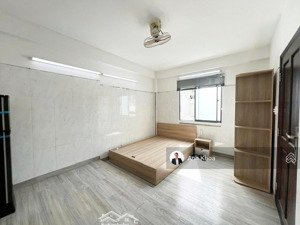 phòng ngay khu biệt thự tú xương. 25m2 full nt cửa sổ thông thoáng. giờ giấc tự do.