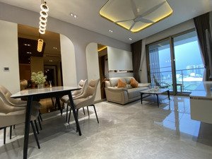 bán căn hộ midtown m8 phú mỹ hưng quận 7. lh oanh