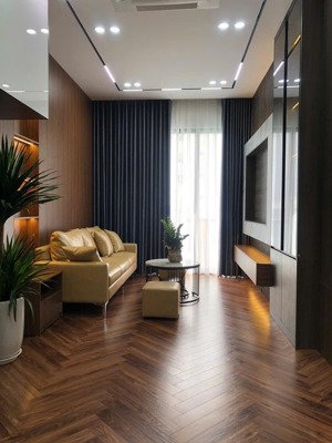 cần bán nhà 6 tầng thang máy, oto để trong nhà, phố nguyễn văn cừ, long biên, hà nội